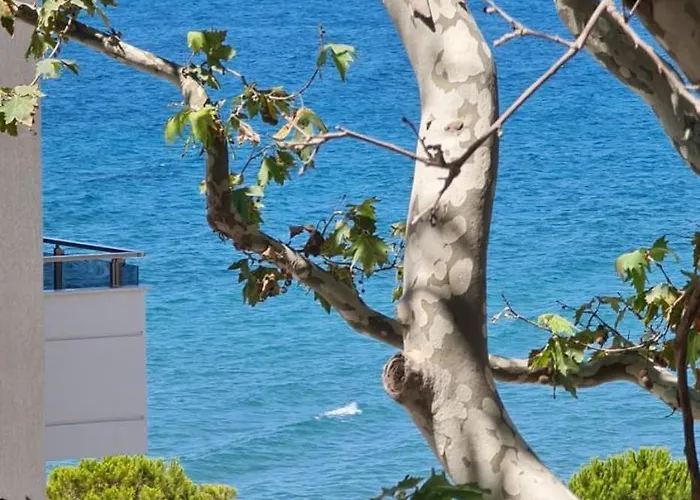 Blue Bay Front Uji Ftohte Apartment *